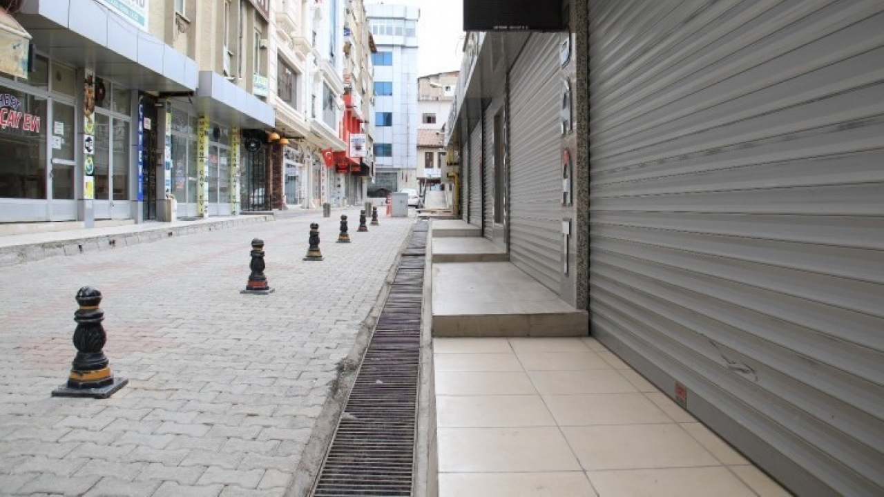 Elazığ'da cadde ve sokaklarda kısıtlama sessizliği