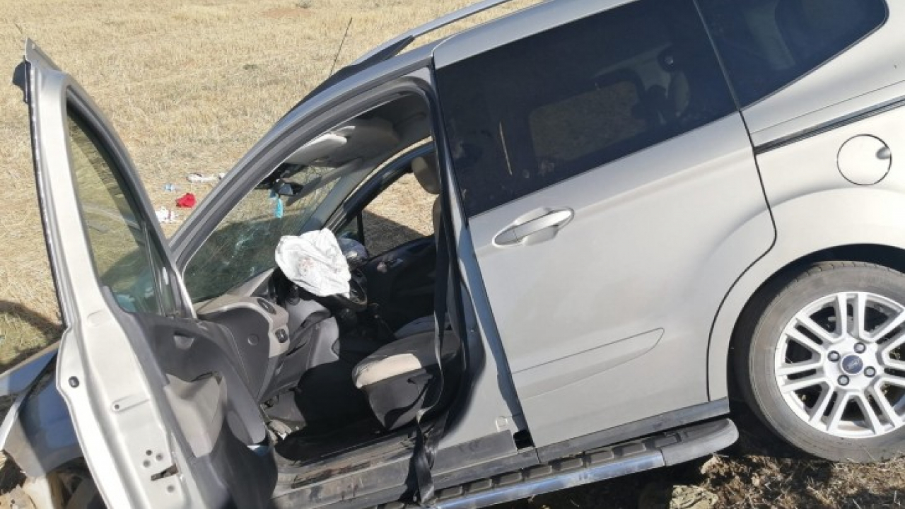 Elazığ'da hafif ticari araçlar çarpıştı: 7 yaralı