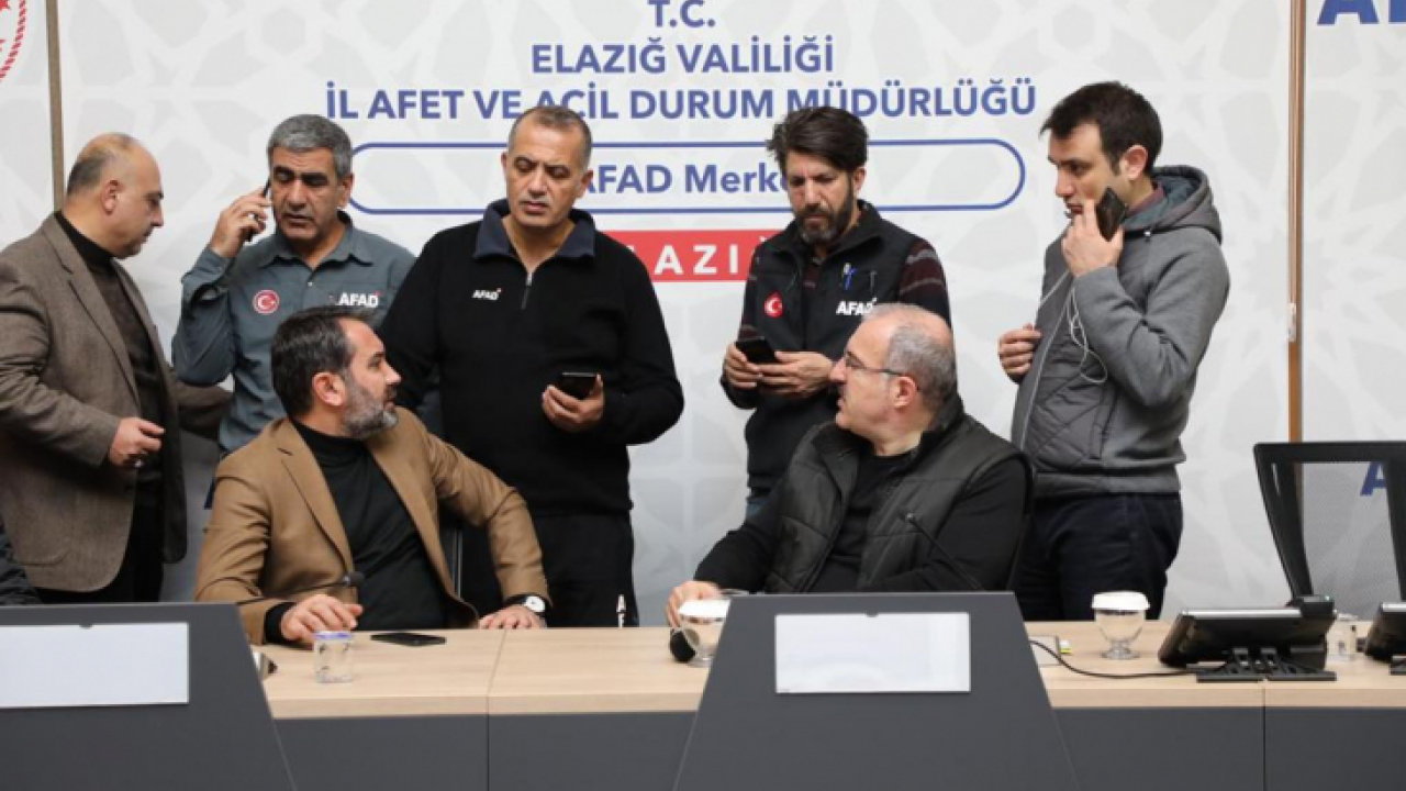 Elazığ'da Afet Acil Durum Yönetim Merkezi'nde değerlendirme toplantısı gerçekleştiriliyor