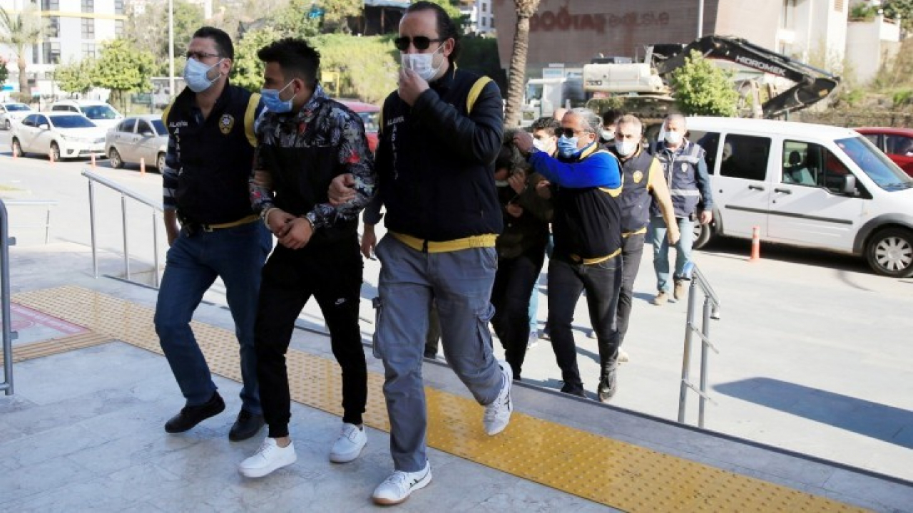 Alanya'da fuhuş çetesi çökertildi