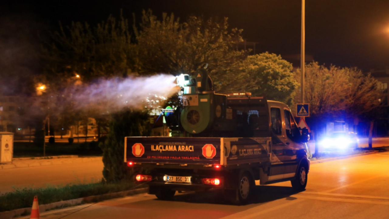 Elazığ Belediyesi larvayla mücadele çalışmalarını sürdürüyor