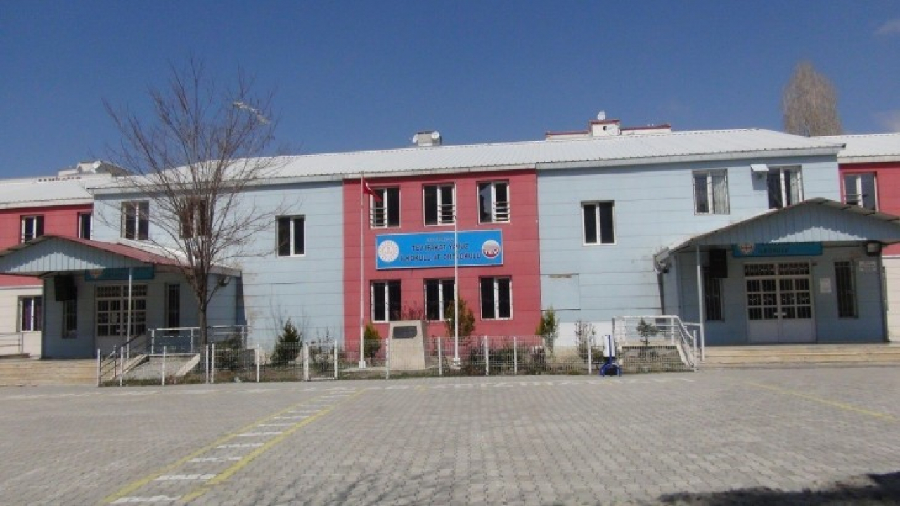 Van'daki bir okulda korona nedeniyle eğitime ara verildi