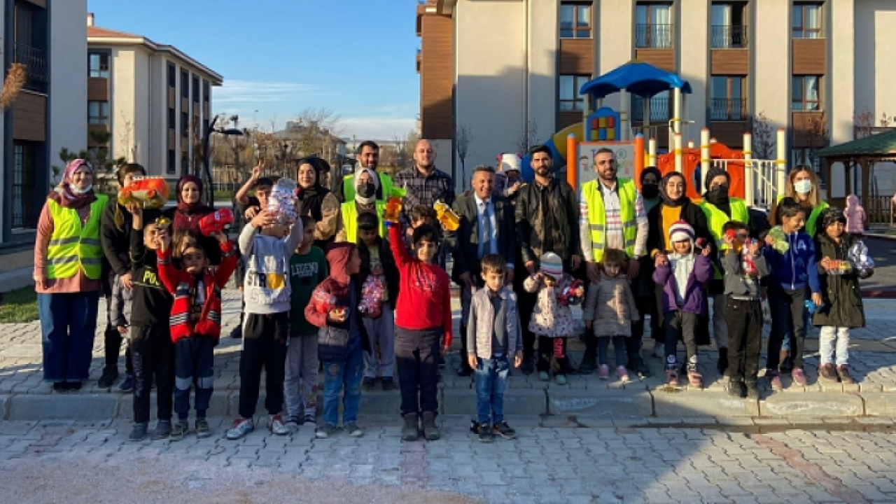 Ak Parti İl Gençlik Kolları'ndan Bir Tebessümle Kazanacağız Projesi