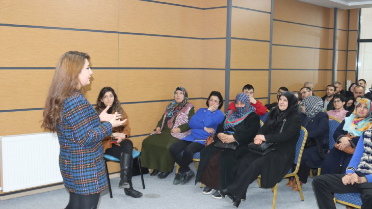 Elazığ Belediyesi'nden Özel Gereksinimli Bireylere Seminer