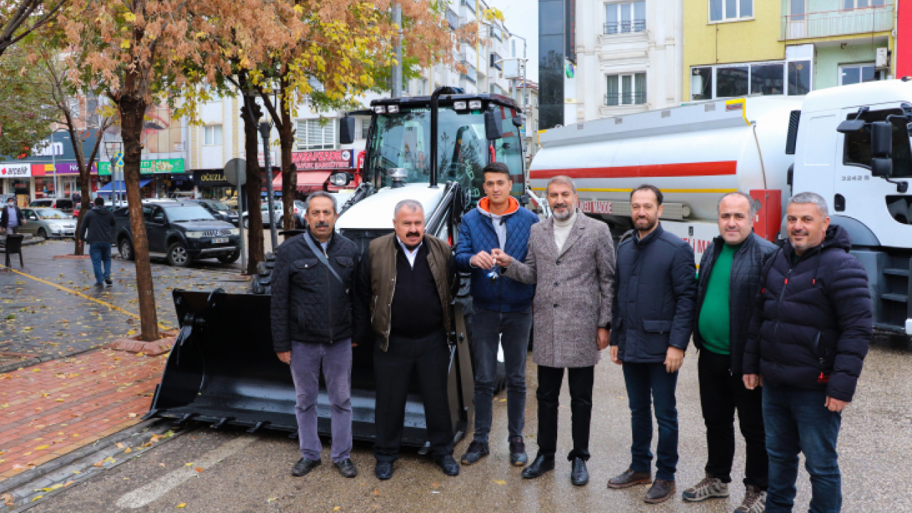 Karakoçan Belediyesine bir adet kazıcı - yükleyici kazandırıldı