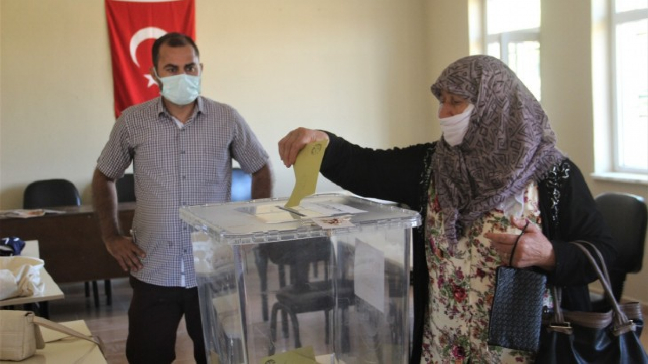 Elazığ'da bir köy mahalle olmak için referanduma gitti