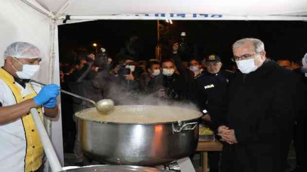 Elazığ Valiliğinden vatandaşlara çorba ikramı