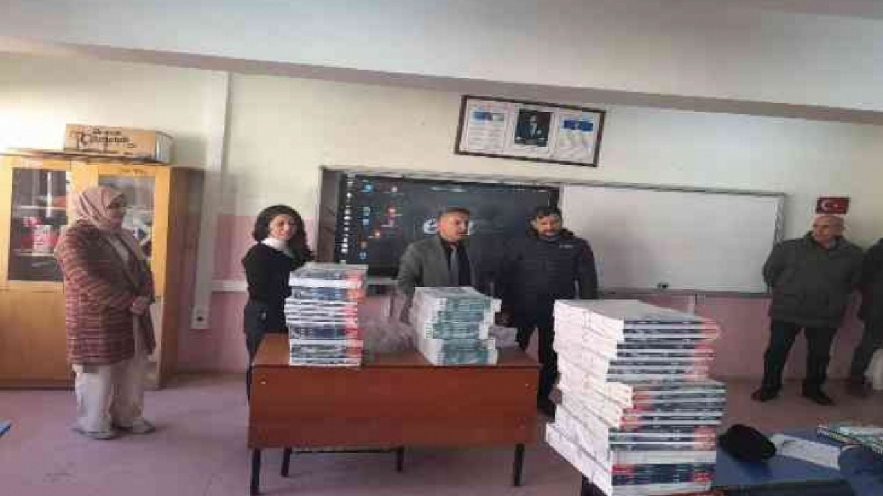 Yazıkonak Belediyesi, bölgedeki öğrencilerin kitap ihtiyacını karşılamaya devam ediyor