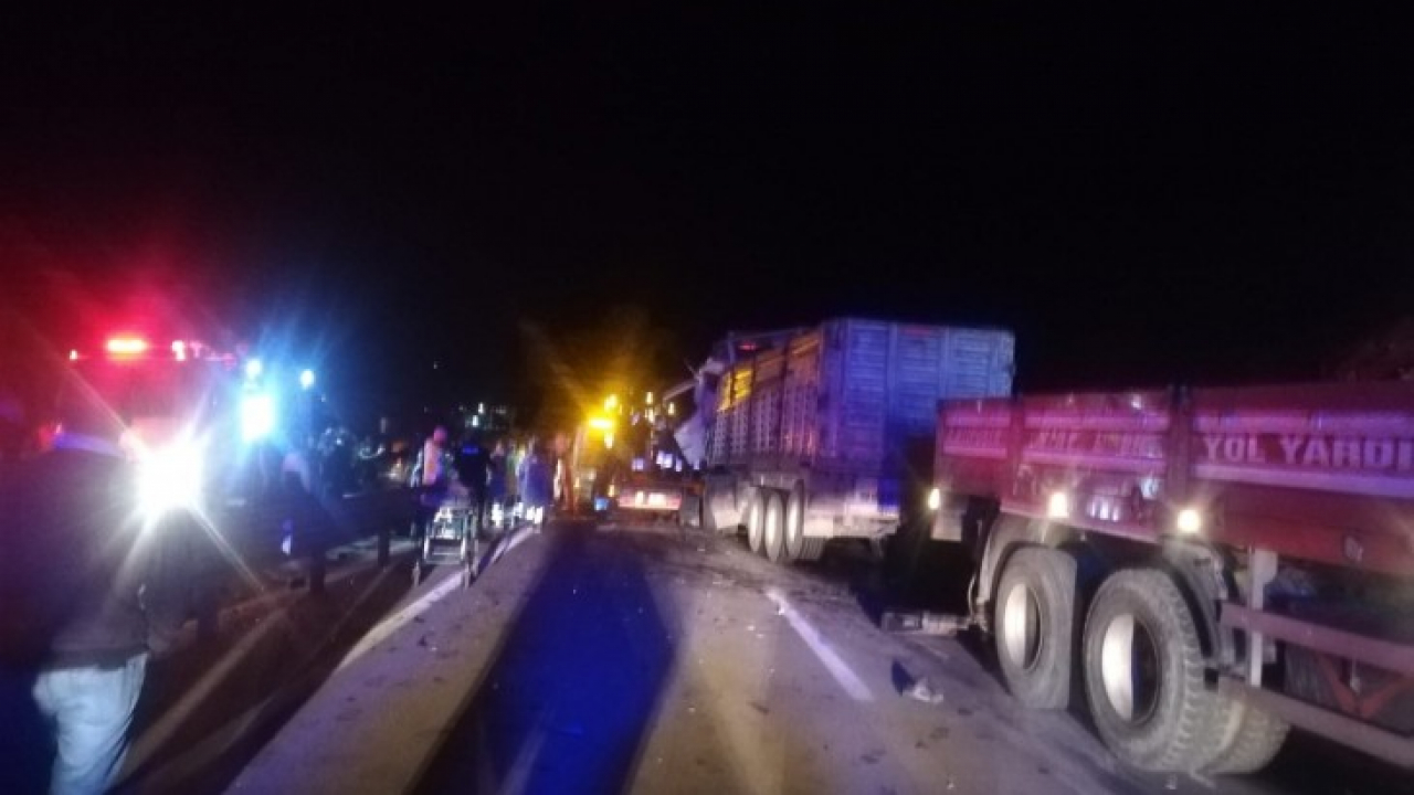 5 tır zincirleme kaza yaptı, karayolu trafiğe kapandı: 2 ağır yaralı