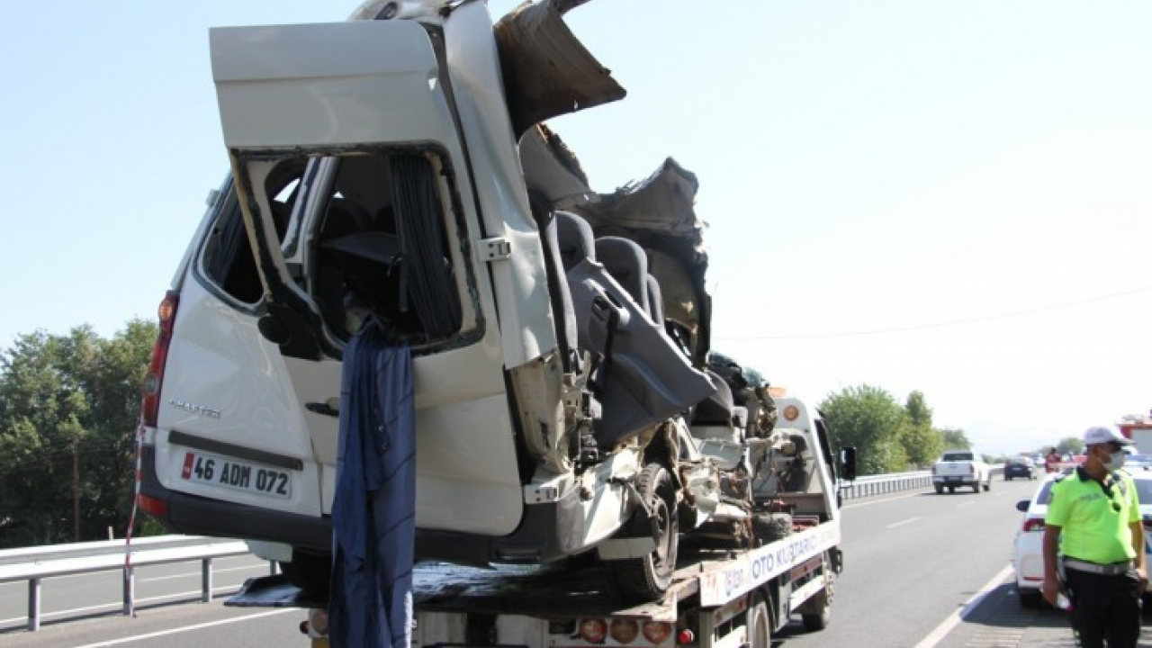 Elazığ'da 3 kişinin öldüğü kazada, sürücünün gözüne güneş gelmiş