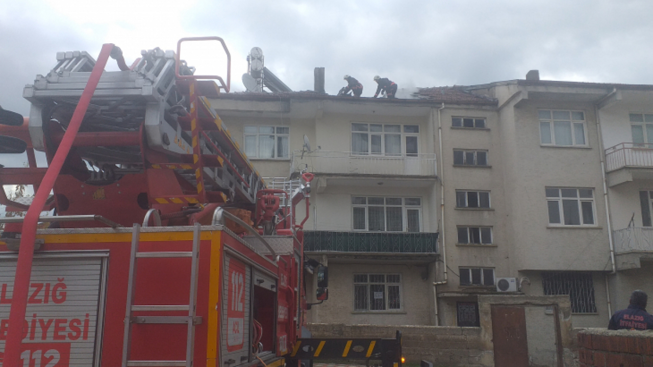 Elazığ'da çatı yangını