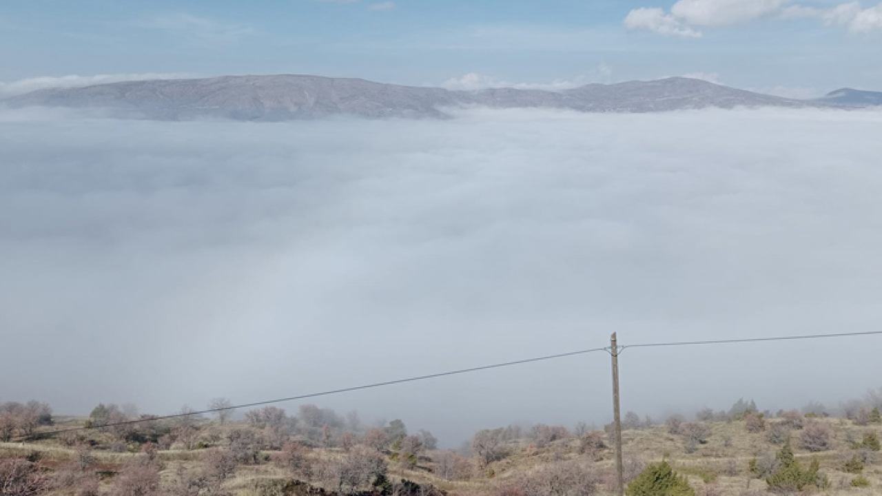 Hazar Gölü'nü Sis Bulutu Sardı, Göl Görünmez Oldu