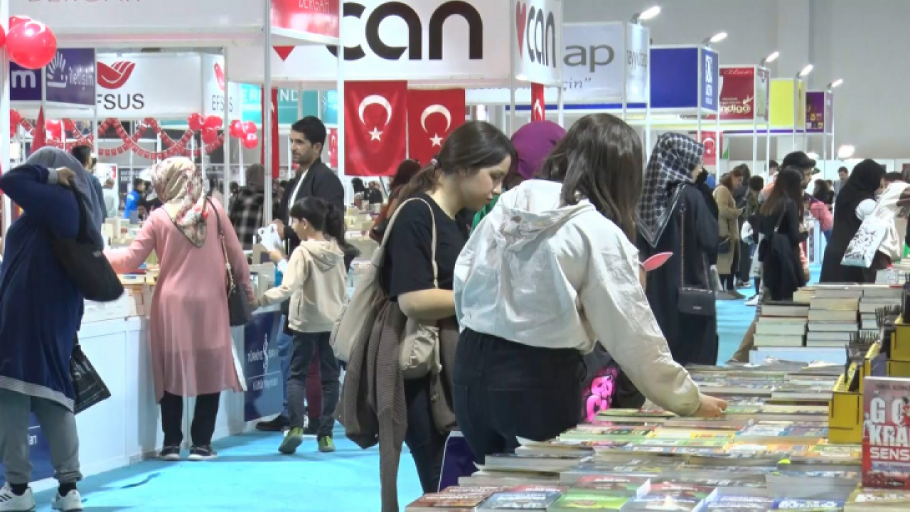 4. Kitap Fuarı Vatandaşların Yoğun İlgisi İle Devam Ediyor