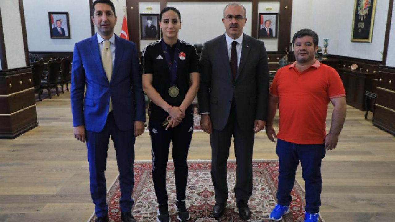 Vali Toraman, Elazığlı sporcuları makamında ağırladı