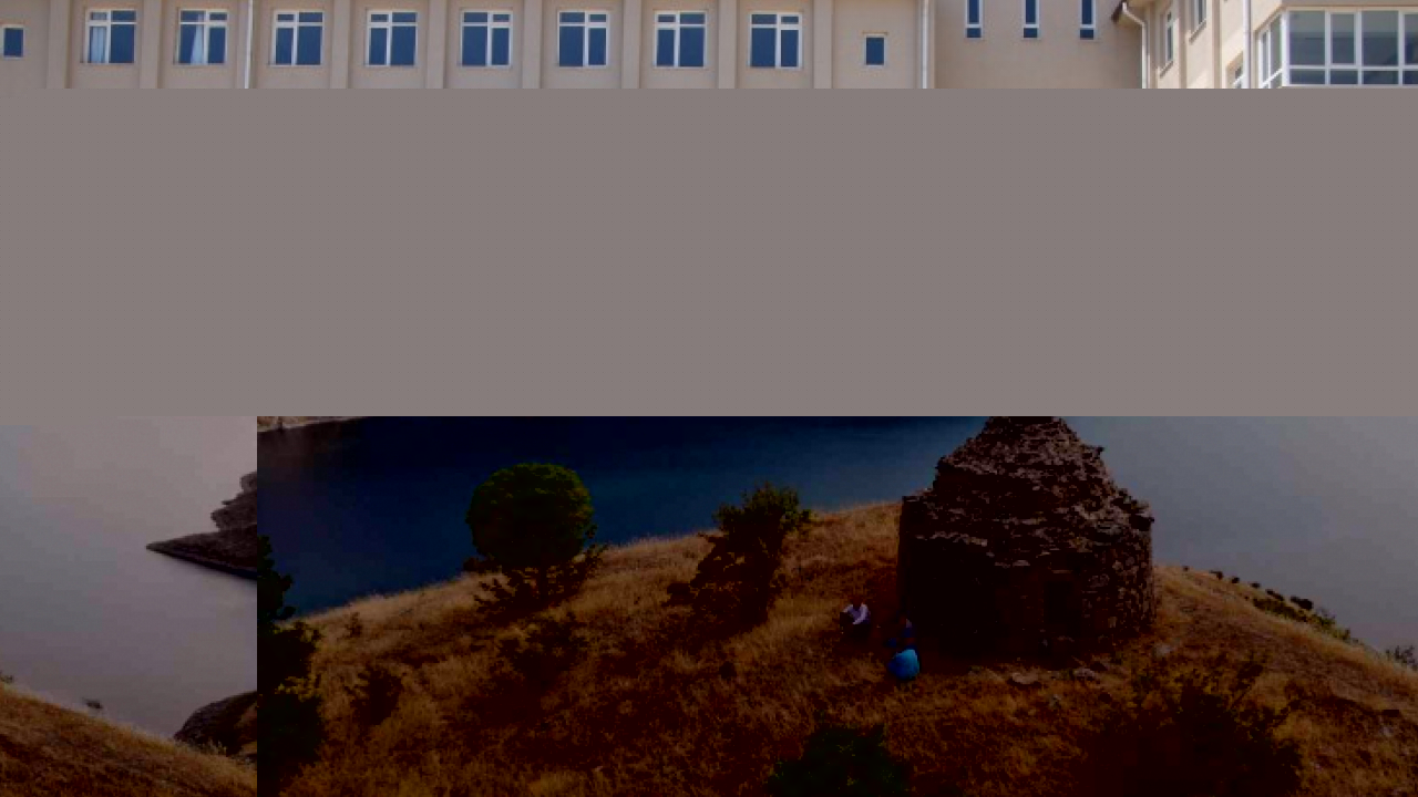 800 yıllık kümbet zamana direniyor