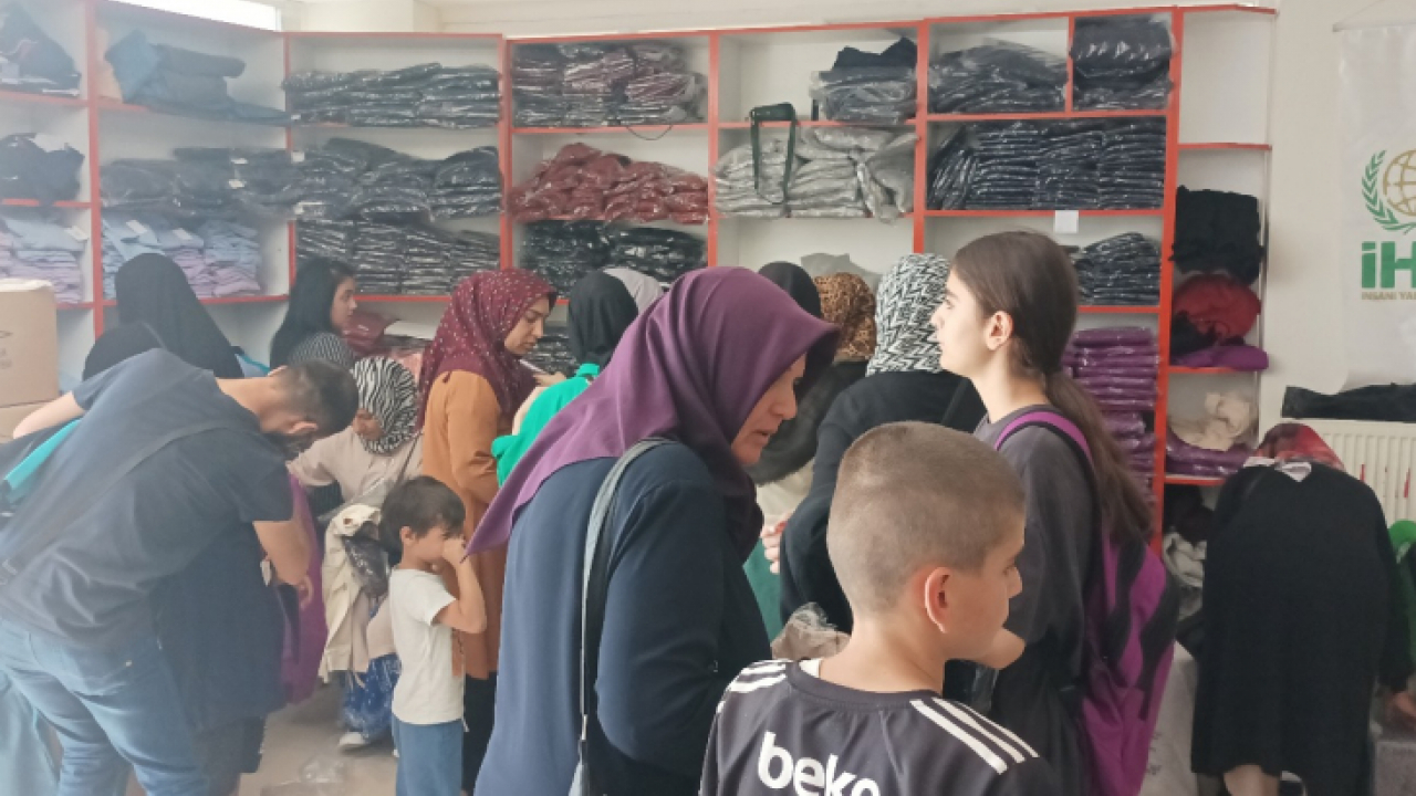 Elazığ İHH Bin Aileye Kıyafet Yardımında Bulundu