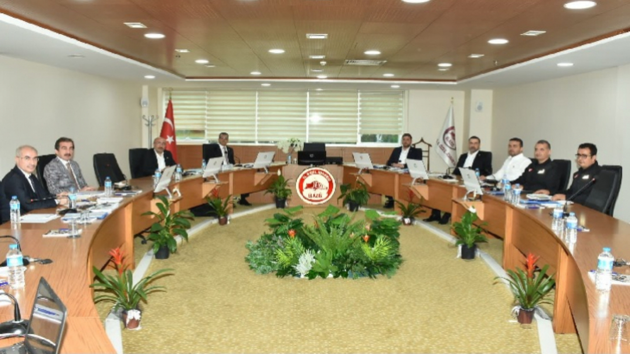 Elazığ'da Milletvekilleri ve Kurum Müdürleriyle Değerlendirme Toplantısı Yapıldı