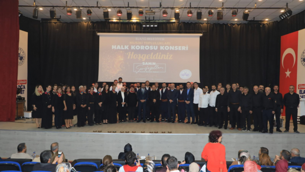 Elazığ Belediyesi Halk Korosu, ilk konserini yoğun katılımla gerçekleştirdi