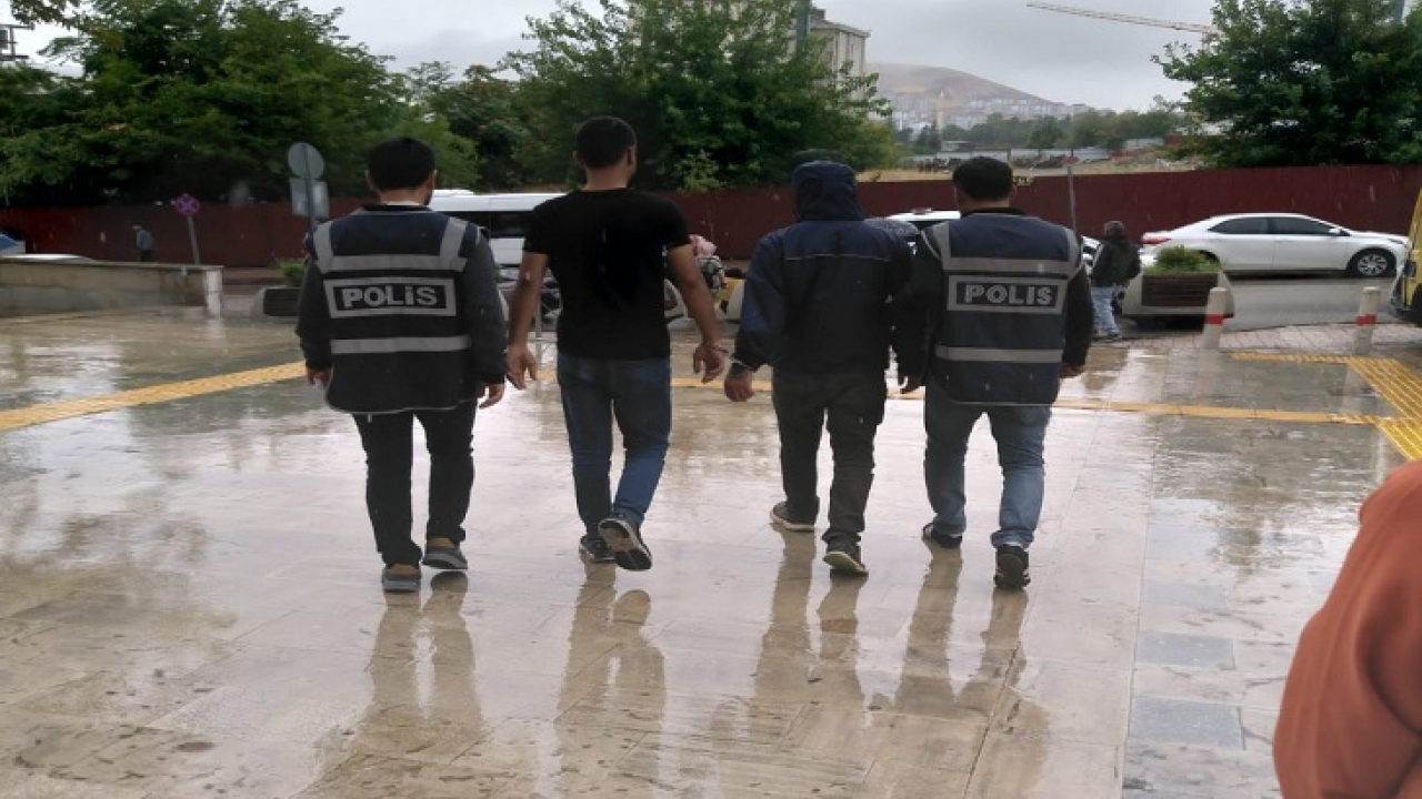 Elazığ'da kesinleşmiş hapis cezası bulunan 2 kişi yakalandı