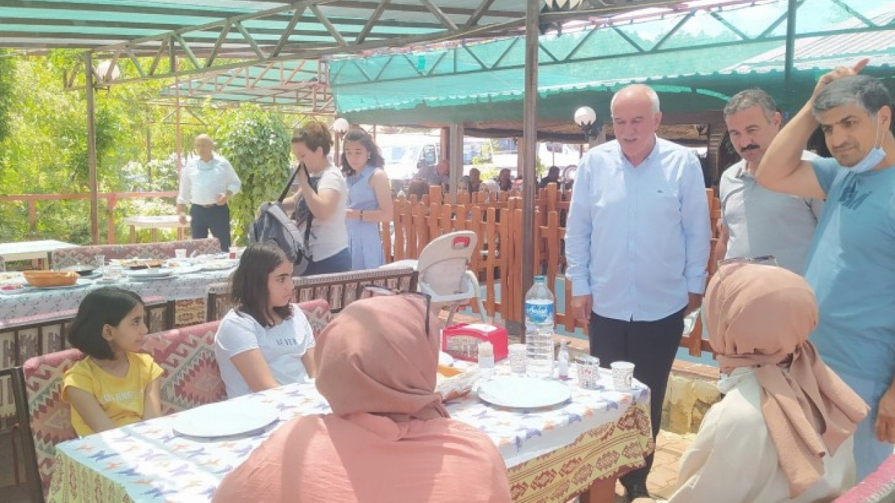 Aile ve Sosyal Hizmetler İl Müdürü Suat Kenç, 'Koruyucu aile hizmeti çocuklarımızın geleceği için çok önemlidir'