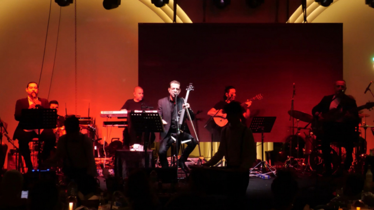 Salçalı Köfte Festivali'nde Kürsübaşı Ekibi ve Sanatçı Uçan Sahne Aldı