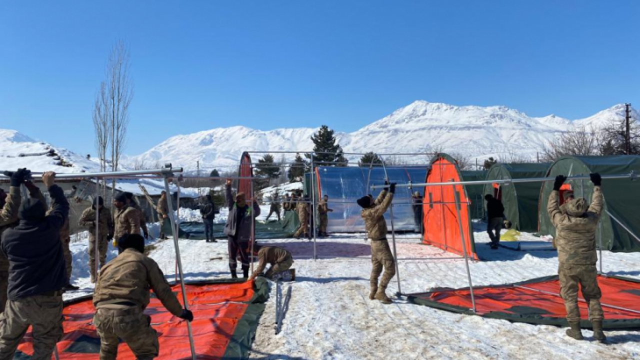 İl Jandarma Komutanlığı Ekipleri Malatya'da Yaraları Sarmaya Devam Ediyor