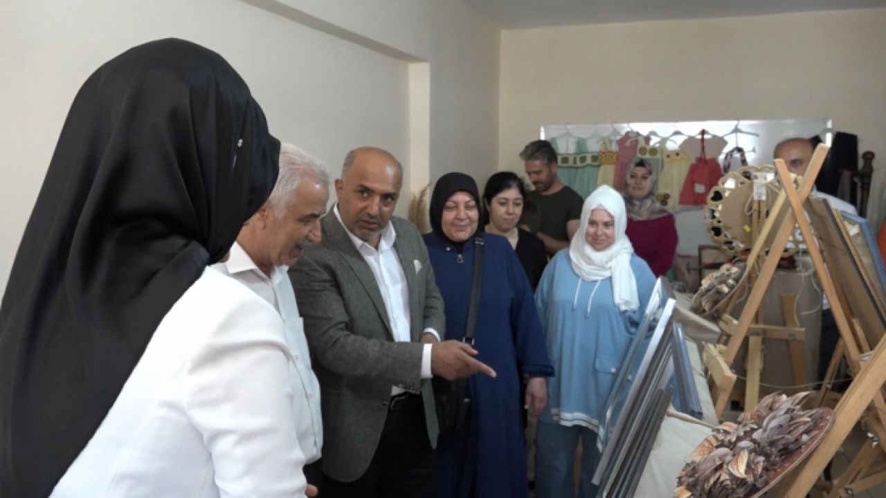 Halk Eğitim Merkezi Kursiyerleri Sergi Açtı