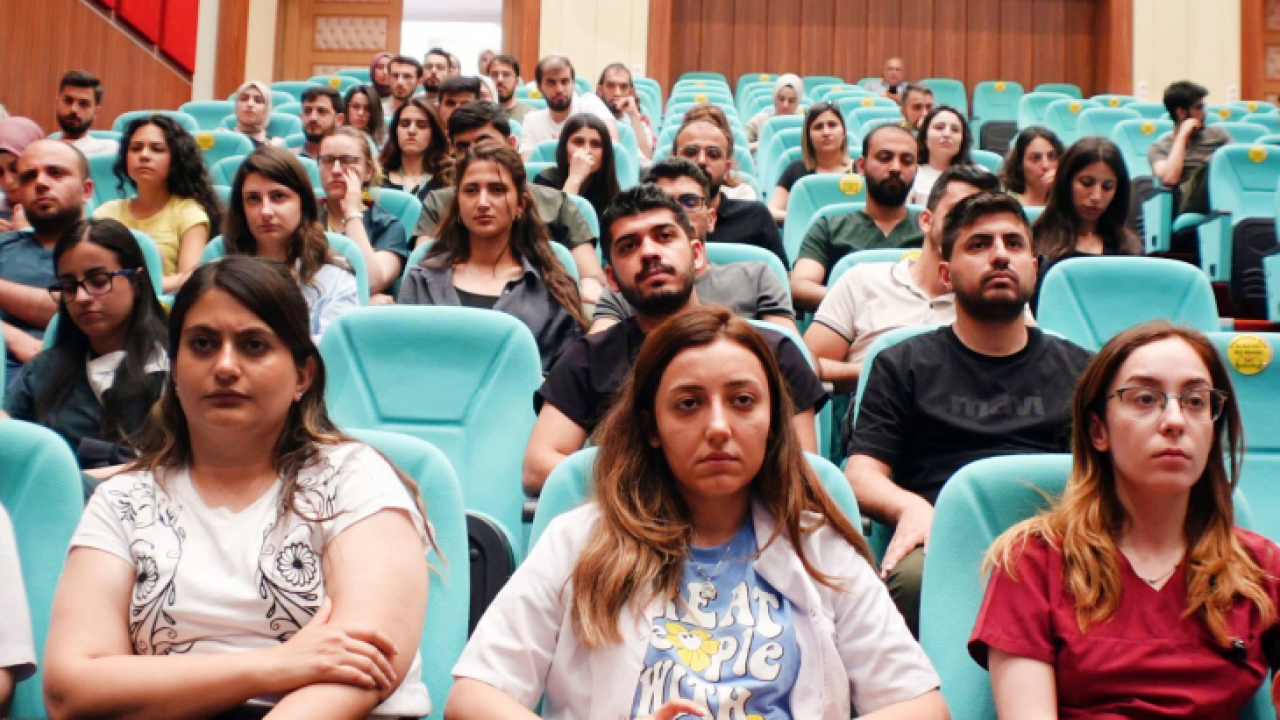 FÜ Tıp Fakültesi'nde 'Meslekte İlk Adım 112' Paneli Düzenlendi