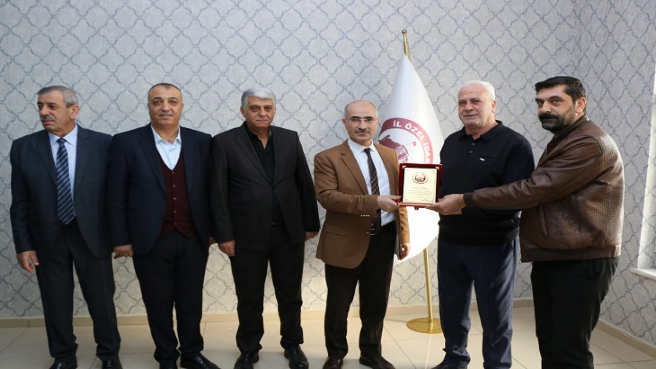 Elazığ İl Özel İdaresinden Emekli Olan Personellere Plaket