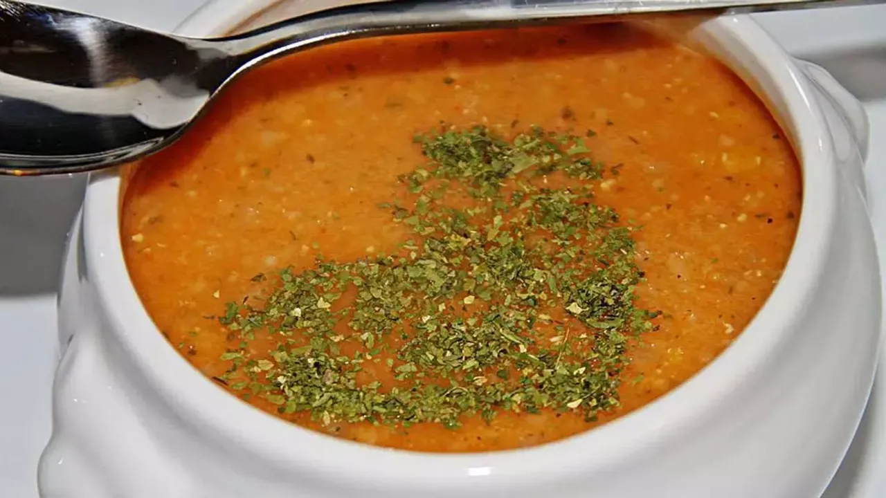 Mercimek çorbasını bu sebzelerle pişiren lezzetine doyamıyor! İşte lokanta usulü mercimek çorbası tarifi