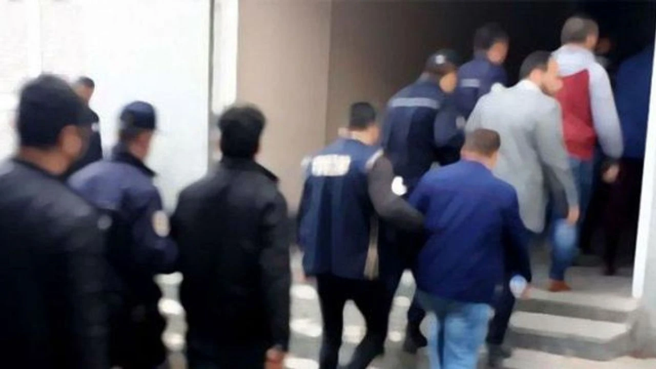 Elazığ’da Sokak Satıcılarına Operasyon: 13 Kişi Gözaltına Alındı